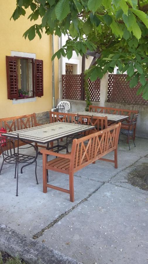 Apartment Pod Kostanji Osp Ngoại thất bức ảnh